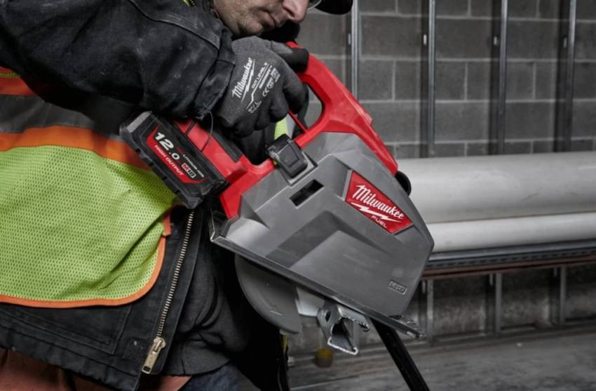 Циркулярна пилка по металу MILWAUKEE M18 FUEL FMCS66-121C 66мм 4933472111-4933472111