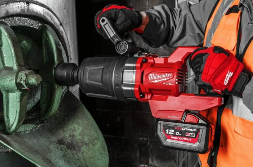 Гайкокрут акумуляторний 1" MILWAUKEE, M18 ONEFHIWF1DS-121C, 2711Нм (+зар.пристрій, 1акум.Х 12Аг,кейс-4933472072