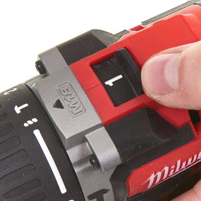 Дрель-шуруповерт с ударом аккумуляторная MILWAUKEE, M18 CBLPD-402C, 60Нм, (  заряд.устройство, 2 акум.Х 2Ач, кейс)-4933464537