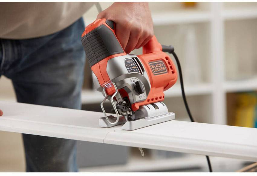 Пила лобзикова мережева BLACK DECKER BES610-BES610