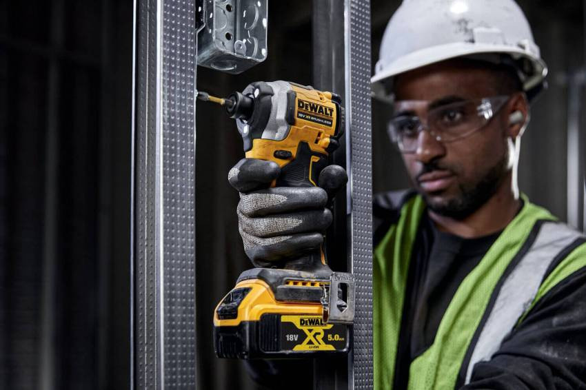 Шуруповерт акумуляторний ударний безщітковий DeWALT DCF850P2T-DCF850P2T