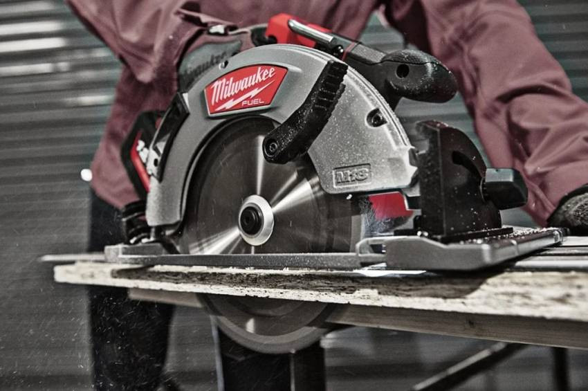 Циркулярна пила MILWAUKEE M18 FCSG66-0 FUEL 66мм по дереву та пластику 4933472163-4933472163