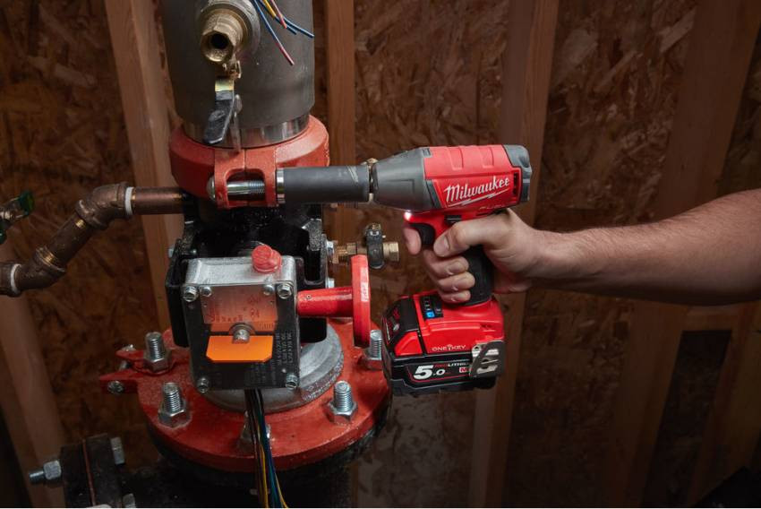 Гайкокрут акумуляторний 1/2" MILWAUKEE, M18 ONEIWP12-502X, 300Нм (зарядний пристрій, 2 акум.Х 5Ач, HDкейс)-4933451372