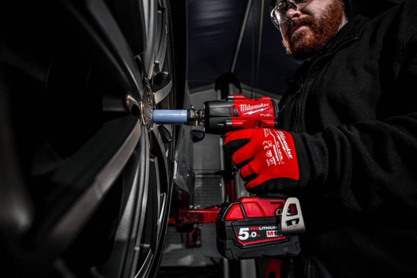 Гайковерт високомоментний MILWAUKEE 1/2" (881 Nm) MILWAUKEE M18 FUEL FMTIW2P12-502X фіксацією піном-4933478453