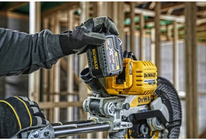 Пила торцювальна безщіткова акумуляторна DeWALT DCS727N-DCS727N