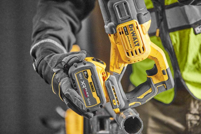 Пила шабельна акумуляторна DeWALT DCS386NT-DCS386NT