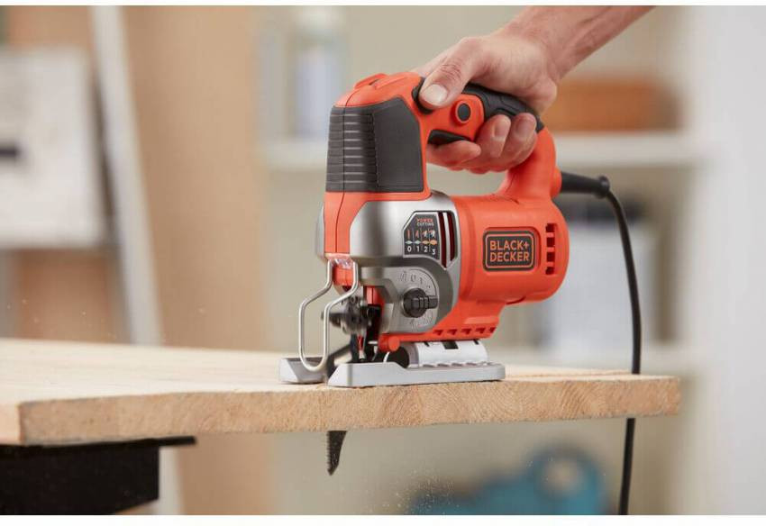 Пила лобзикова мережева BLACK DECKER BES610-BES610