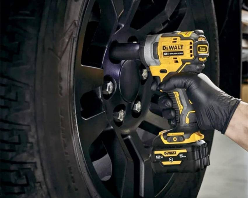 Гайковерт ударний акумуляторний безщітковий DeWALT DCF903P1-DCF903P1