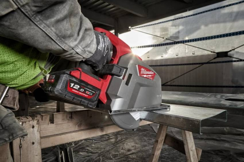 Циркулярна пилка по металу MILWAUKEE M18 FUEL FMCS66-121C 66мм 4933472111-4933472111