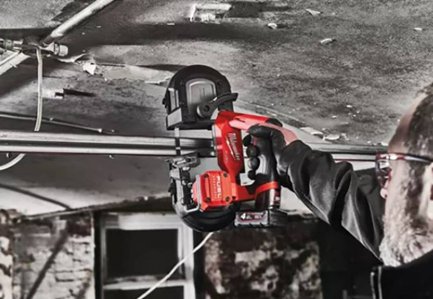 Субкомпактна стрічкова пилка MILWAUKEE M12 FUEL FBS64-0C 64мм 4933478440-4933478440