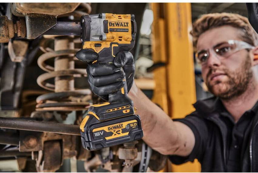 Гайковерт ударний акумуляторний безщітковий DeWALT DCF923N-DCF923N