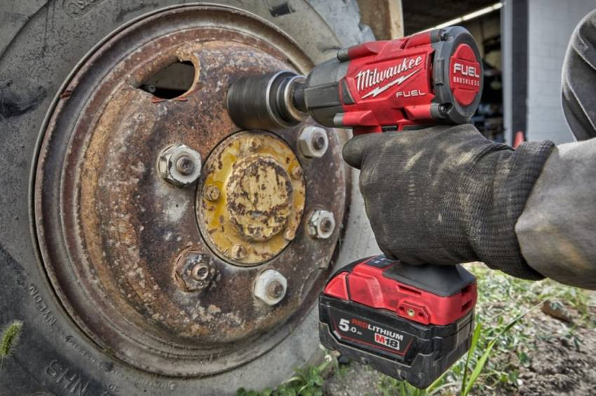 Гайковерт високомоментний MILWAUKEE 1/2" (881 Nm) MILWAUKEE M18 FUEL FMTIW2P12-502X фіксацією піном-4933478453