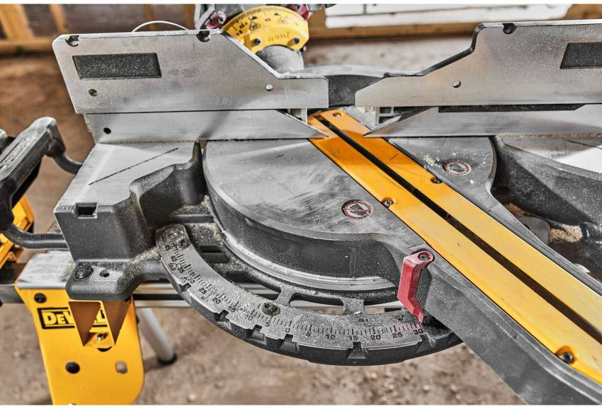 Пилка торцювальна акумуляторна безщіткова DeWALT DCS781N-DCS781N