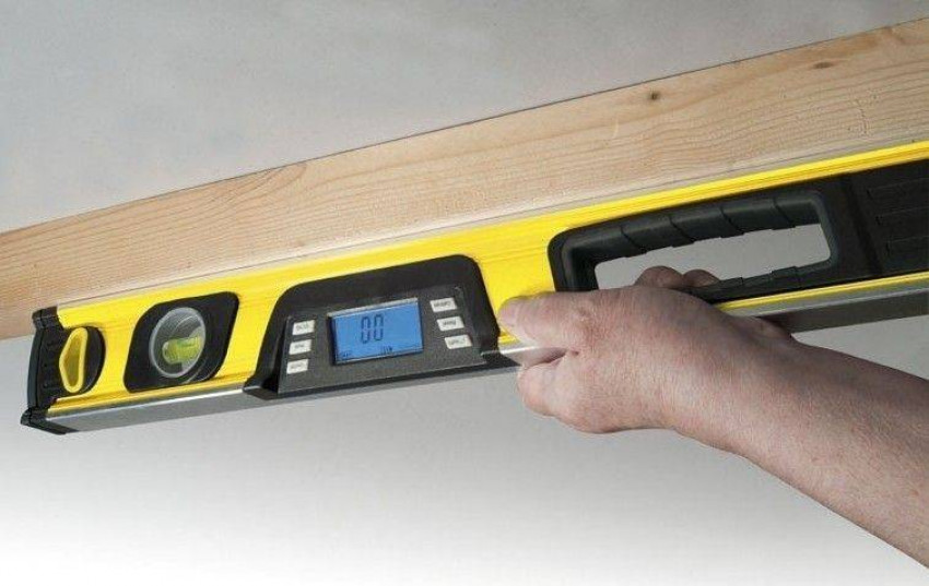 Цифровий рівень з РК-дисплеєм та 2 капсулами STANLEY FatMax® l= 60 см-0-42-065