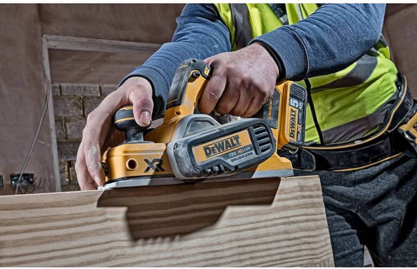 Рубанок акумуляторний безщітковий DeWALT DCP580N-DCP580N