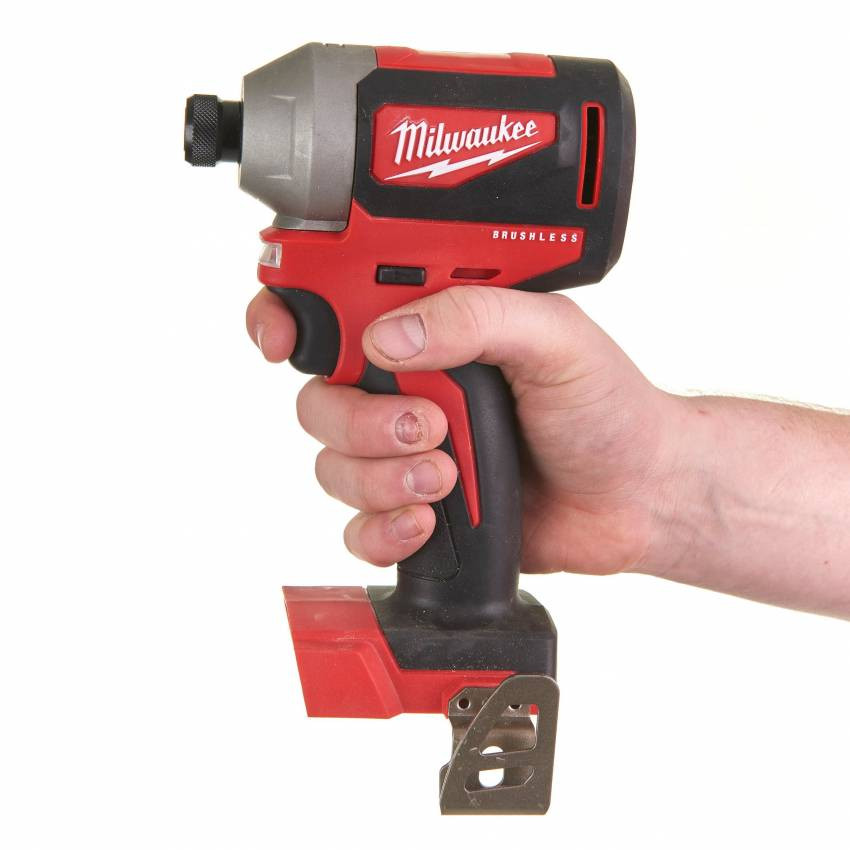 Гвинтоверт акумуляторний 1/4" HEX MILWAUKEE, M18 CBLID-402C, 180Нм, (зарядний пристрій, 2 акум.Х 4Ач, кейс)-4933464534