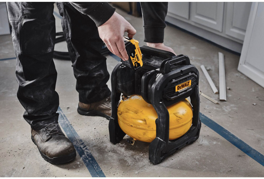 Компресор повітряний акумуляторний DeWALT DCC1018N-DCC1018N