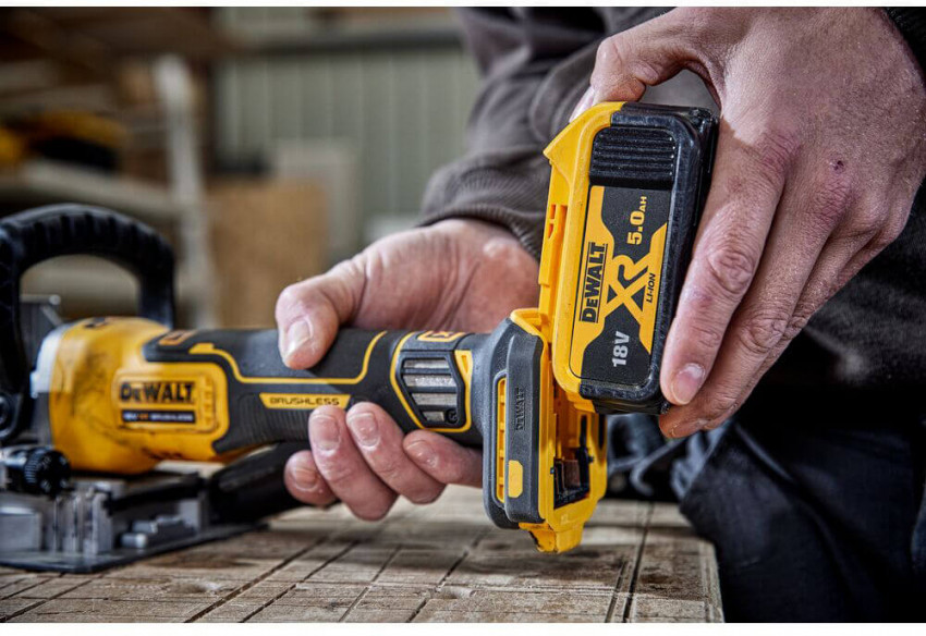 Фрезер акумуляторний безщітковий DeWALT DCW682NT-DCW682NT