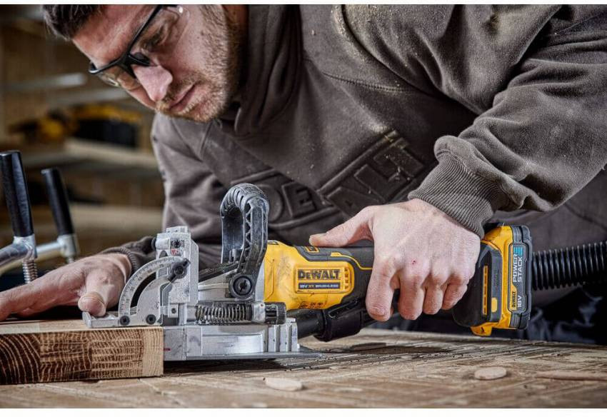 Фрезер акумуляторний безщітковий DeWALT DCW682N-DCW682N