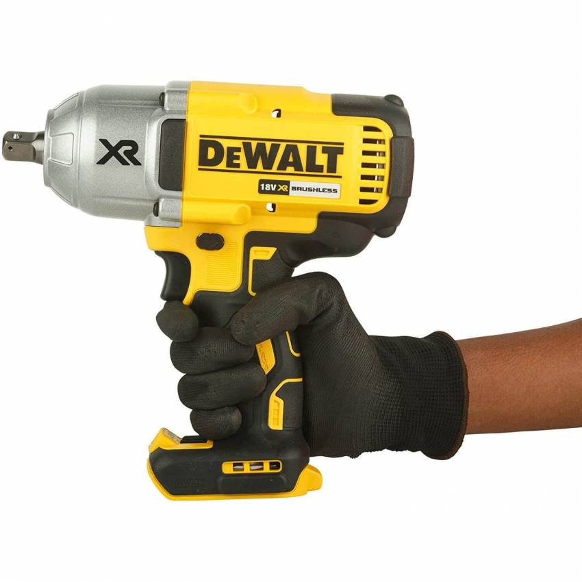 Акумуляторний гайковерт ударний DeWALT XR 18В,950 Нм,1/2, Li-Ion,2400 уд/хв,1900 об/хв, 3.3 кг, валіза TSTAK-DCF899NT