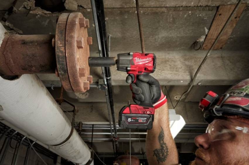 Гайковерт високомоментний MILWAUKEE 1/2" (881 Nm) MILWAUKEE M18 FUEL FMTIW2P12-502X фіксацією піном-4933478453