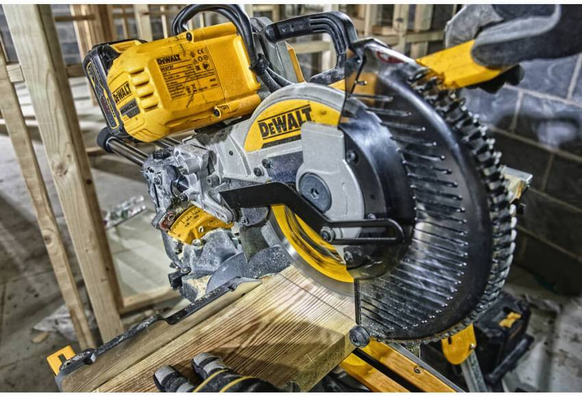 Пила торцювальна безщіткова акумуляторна DeWALT DCS727N-DCS727N