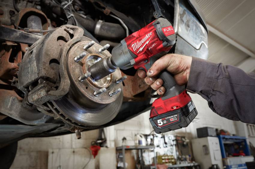 Гайкокрут акумуляторний 1/2" MILWAUKEE, M18 FHIWF12-502X, 1898Нм, (зарядний пристрій, 2 акум.Х 5Ач, HDкейс)-4933459696