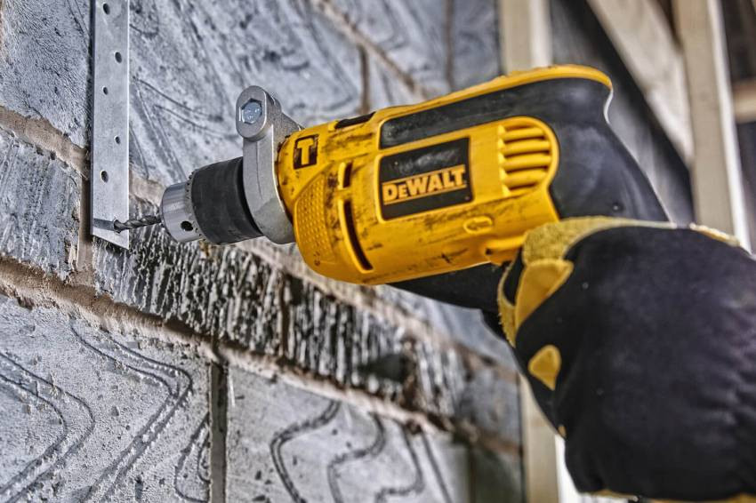 Дриль мережевий ударний DeWALT DWD024-DWD024