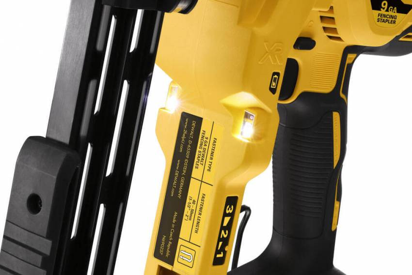 Степлер скобозабивний акумуляторний безщітковий DeWALT DCFS950N-DCFS950N