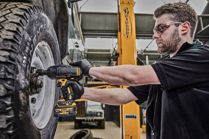 Гайковерт ударний акумуляторний безщітковий 1/2", 1396 Нм, DeWALT DCF900P2G-DCF900P2G