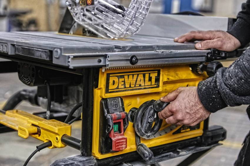 Пила настільна мережева DeWALT DWE7492-DWE7492