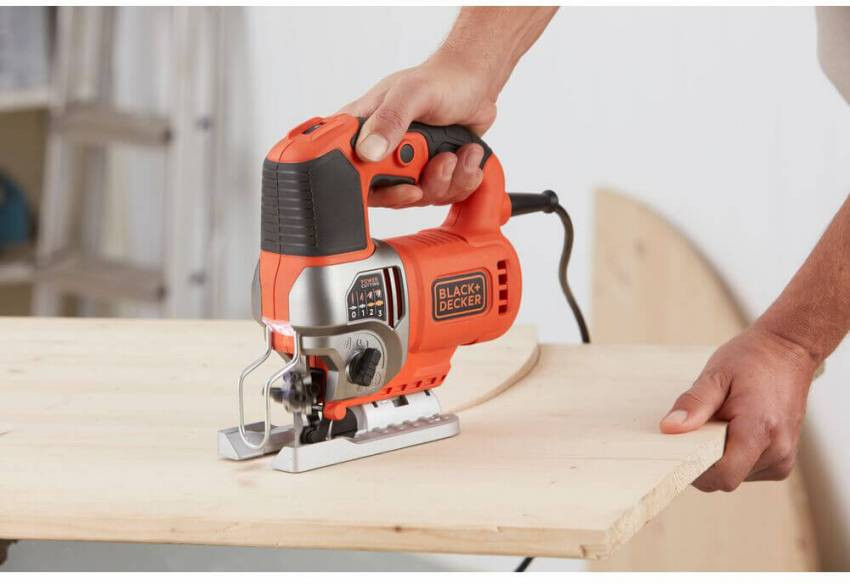 Пила лобзикова мережева BLACK DECKER BES610-BES610