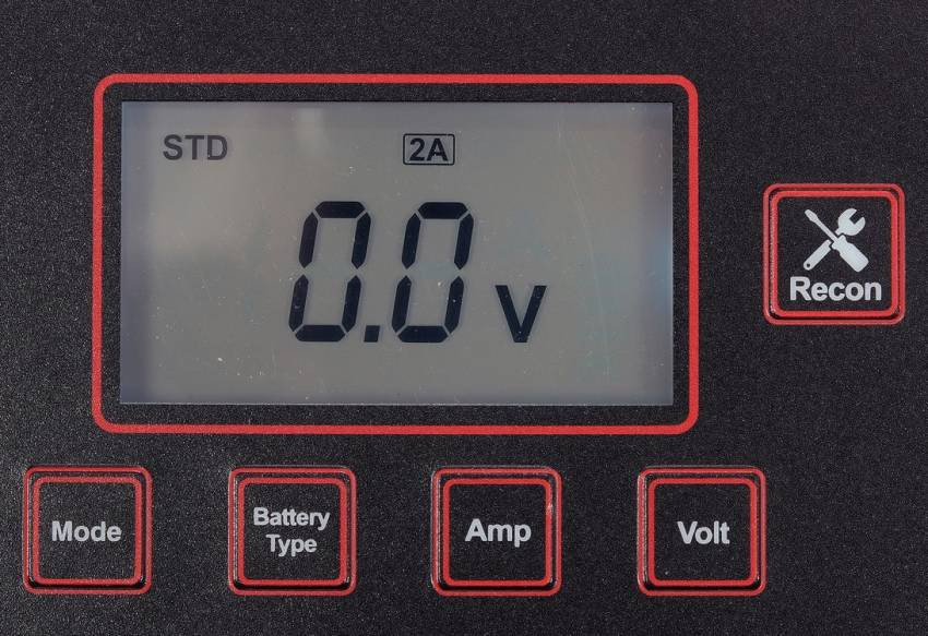 Зарядний прилад мережевий з LCD дисплеєм 230В YATO до акумуляторів 12V-2/8/15А, макс. 240AГод-YT-83003