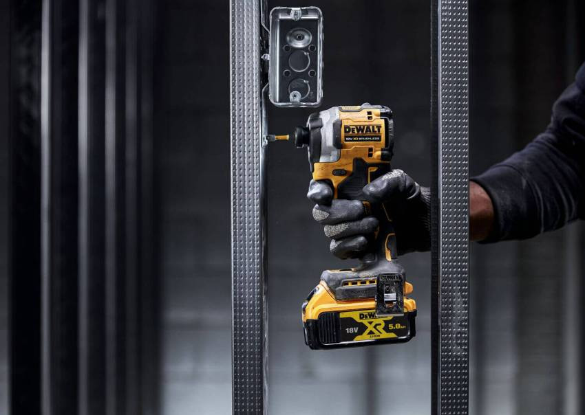 Шуруповерт акумуляторний ударний безщітковий DeWALT DCF850P2T-DCF850P2T