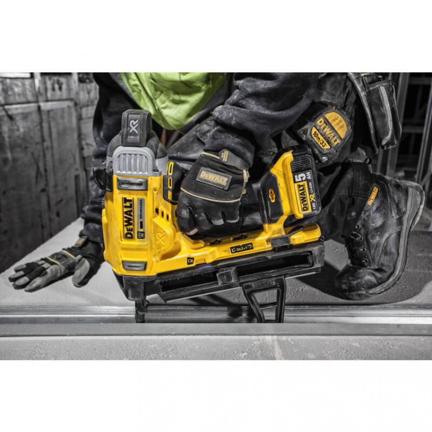 Пістолет цвяхозабивний по бетону акумуляторний безщітковий DeWALT DCN890N-DCN890N