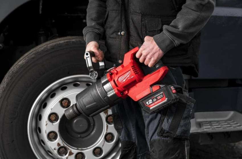 Гайкокрут акумуляторний 1" MILWAUKEE, M18 ONEFHIWF1DS-121C, 2711Нм (+зар.пристрій, 1акум.Х 12Аг,кейс-4933472072