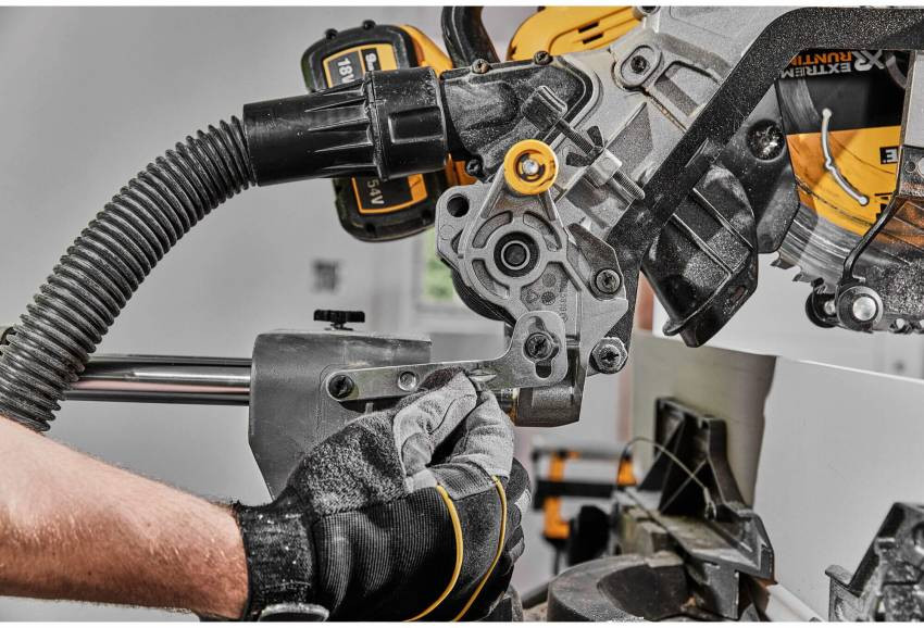 Пилка торцювальна акумуляторна безщіткова DeWALT DCS781N-DCS781N