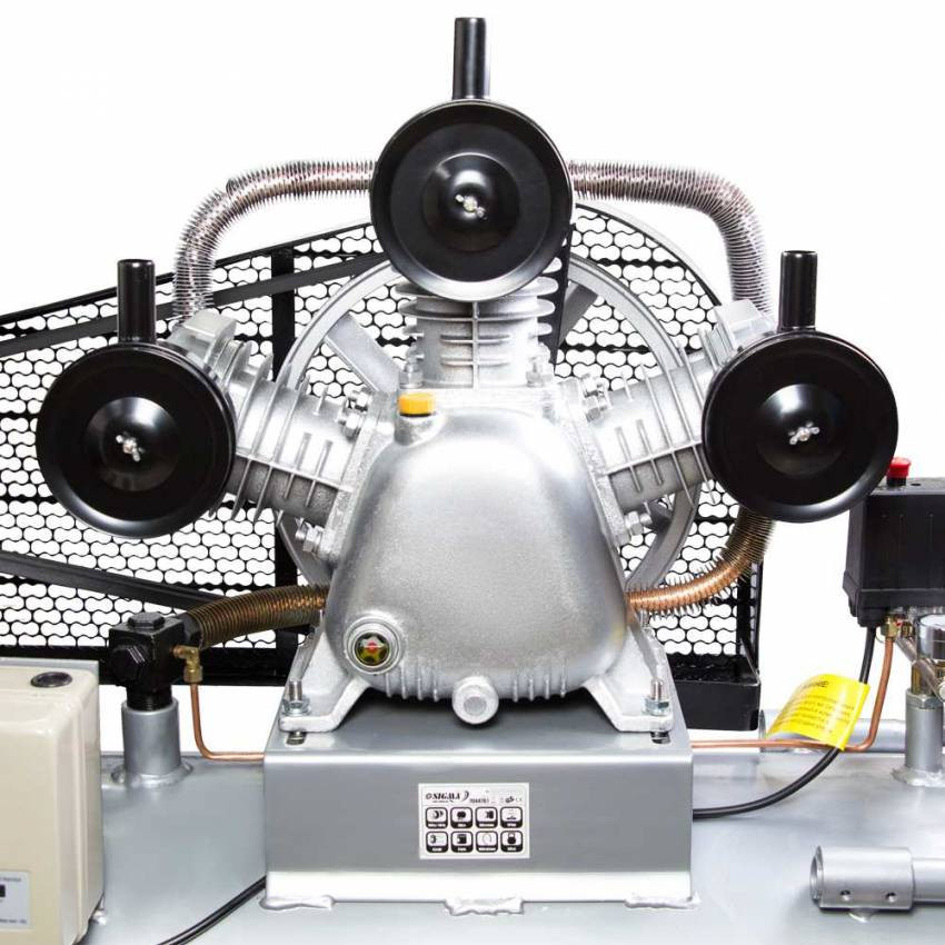 Компресор ремінний трициліндровий 380В 5.5кВт 865л/хв 10бар 200л Sigma (7044761)-7044761