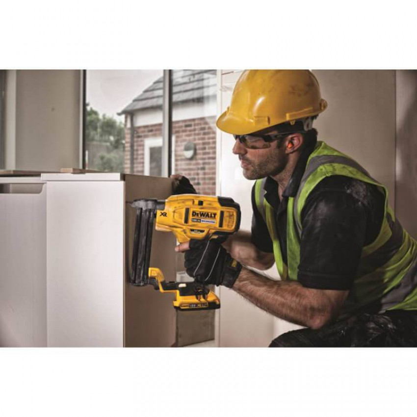 Степлер скобозабивний безщітковий акумуляторний DeWALT DCN681D2-DCN681D2