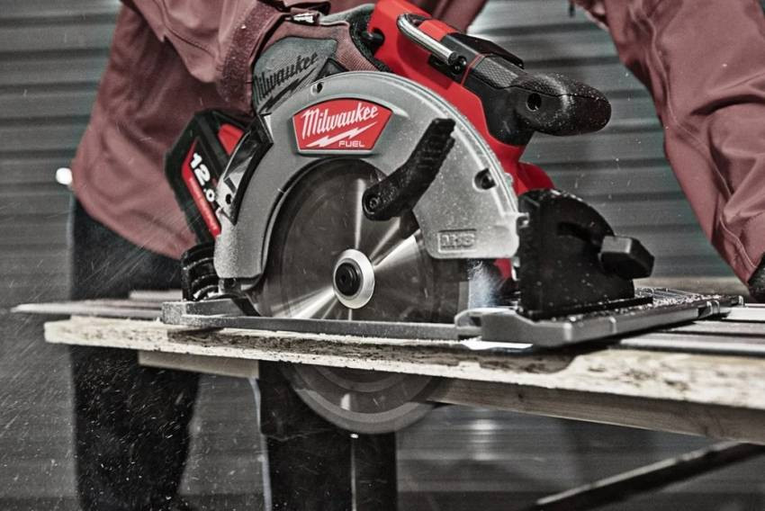 Циркулярна пила MILWAUKEE M18 FCSG66-0 FUEL 66мм по дереву та пластику 4933472163-4933472163