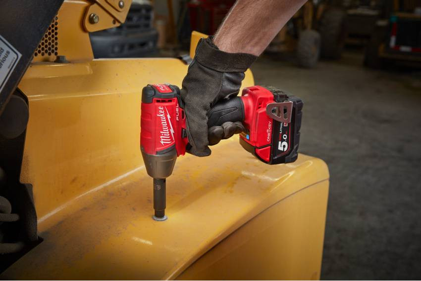 Гайкокрут акумуляторний 1/2" MILWAUKEE, M18 ONEIWP12-502X, 300Нм (зарядний пристрій, 2 акум.Х 5Ач, HDкейс)-4933451372