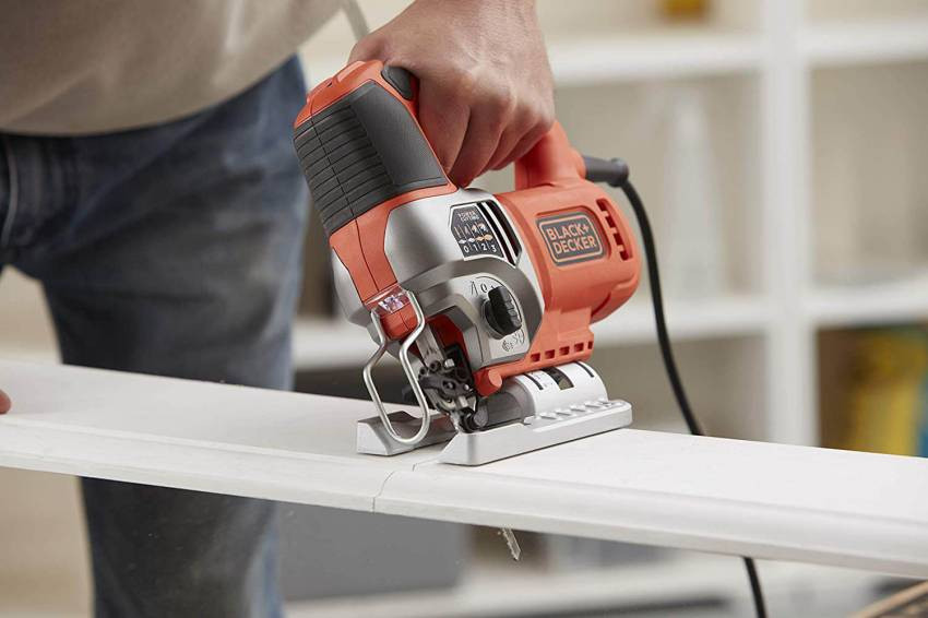 Пила лобзикова мережева BLACK DECKER BES610K-BES610K