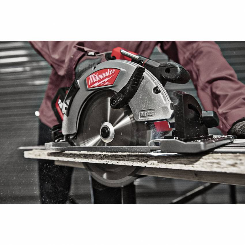 Циркулярна пила MILWAUKEE M18 FCSG66-121C FUEL 66мм по дереву та пластику 4933471195-4933471195