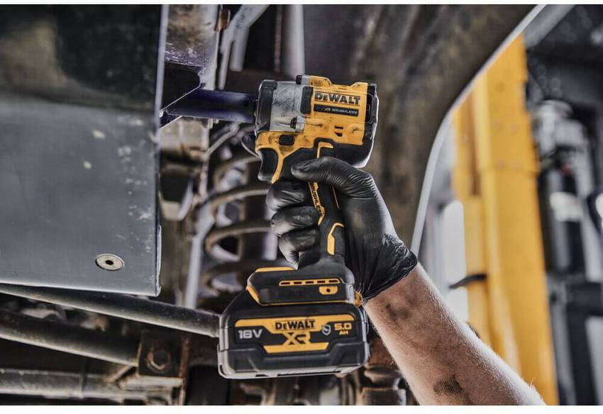 Гайковерт ударний акумуляторний безщітковий DeWALT DCF923N-DCF923N