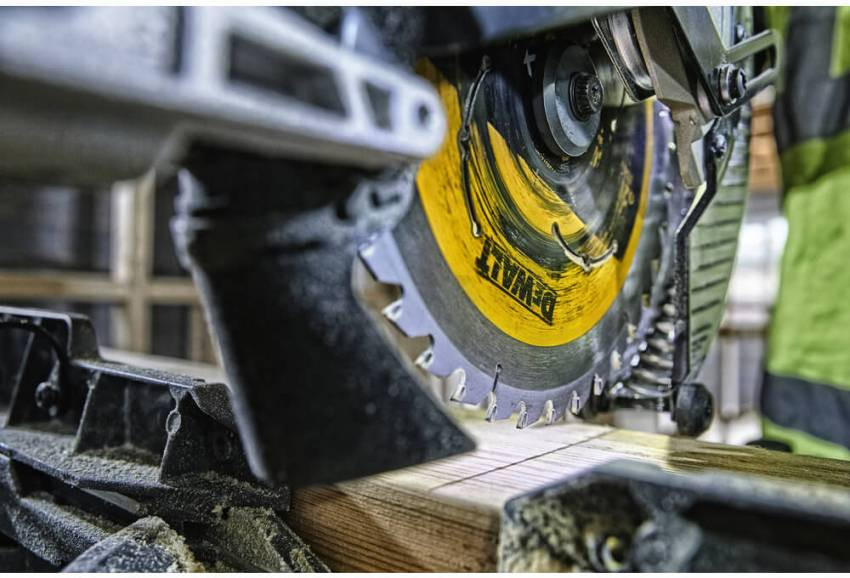 Пила торцювальна безщіткова акумуляторна DeWALT DCS727T2-DCS727T2