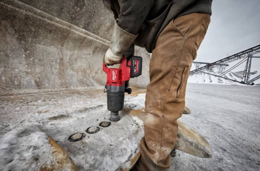 Гайкокрут акумуляторний 1" MILWAUKEE, M18 ONEFHIWF1DS-121C, 2711Нм (+зар.пристрій, 1акум.Х 12Аг,кейс-4933472072