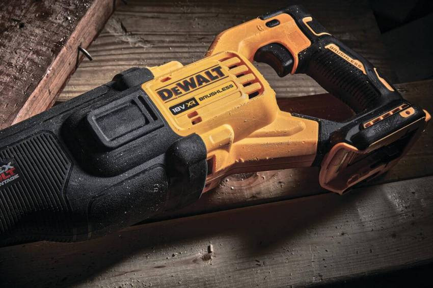 Пила шабельна акумуляторна DeWALT DCS386NT-DCS386NT