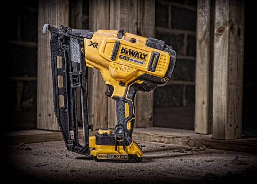 Степлер скобозабивний акумуляторний безщітковий DeWALT DCN662D2-DCN662D2