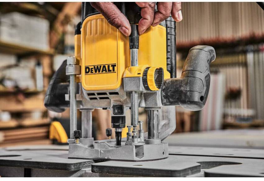 Фрезер мережевий DeWALT DWE625 2300 Вт;  9000 – 22000 об/хв; 12 мм-DWE625