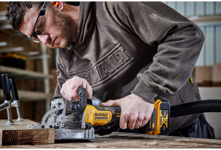 Фрезер акумуляторний безщітковий DeWALT DCW682P2-DCW682P2